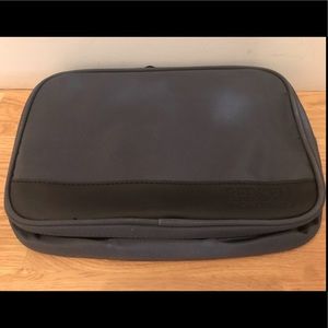NIB Redken Travel bag with hook & double zip, gray